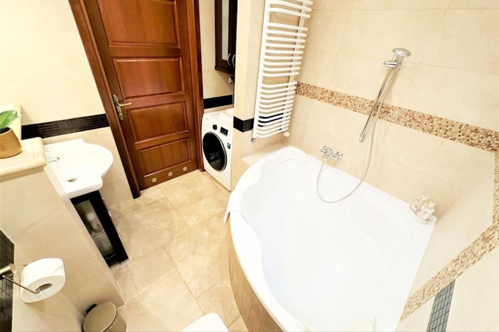 Exclusive Penthouse Near Citycenter 120M2 +Netflix Cracovia Exterior foto