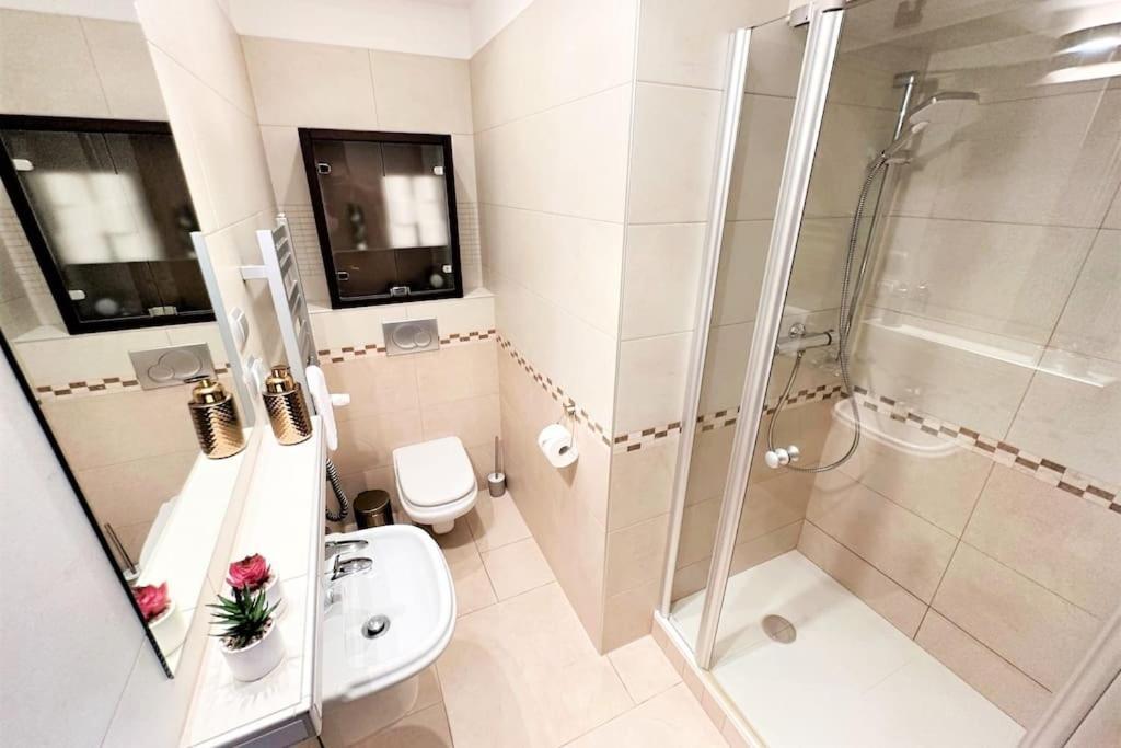 Exclusive Penthouse Near Citycenter 120M2 +Netflix Cracovia Exterior foto